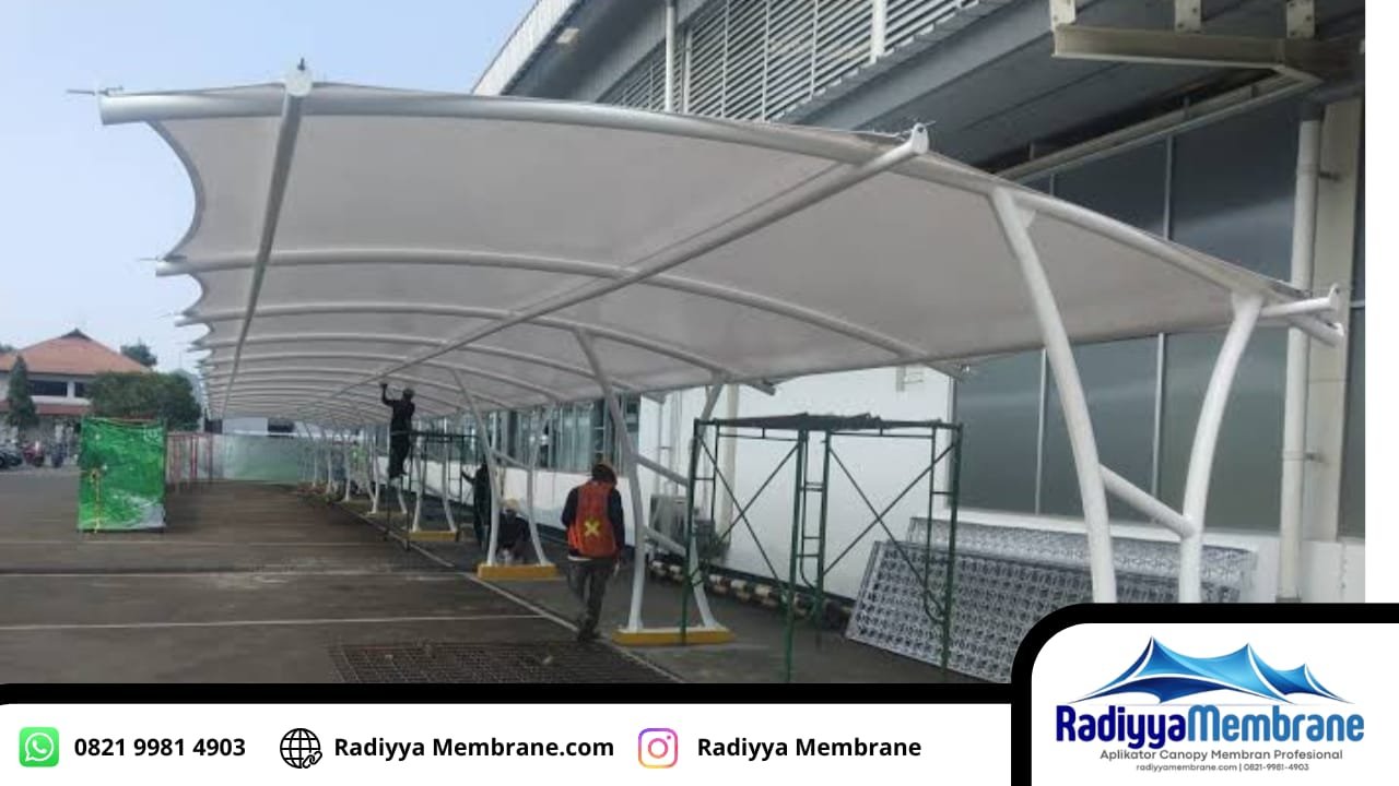 Pemasangan kanopi membrane parkiran modern di Bogor – desain minimalis dan kuat
